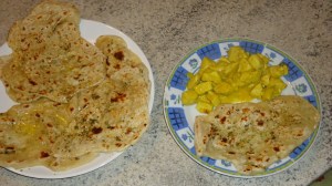 Pollo al curry con pan naan
