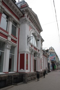 Fachada de la universidad