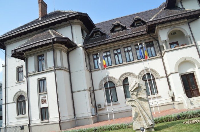 El ayuntamiento - The townhall