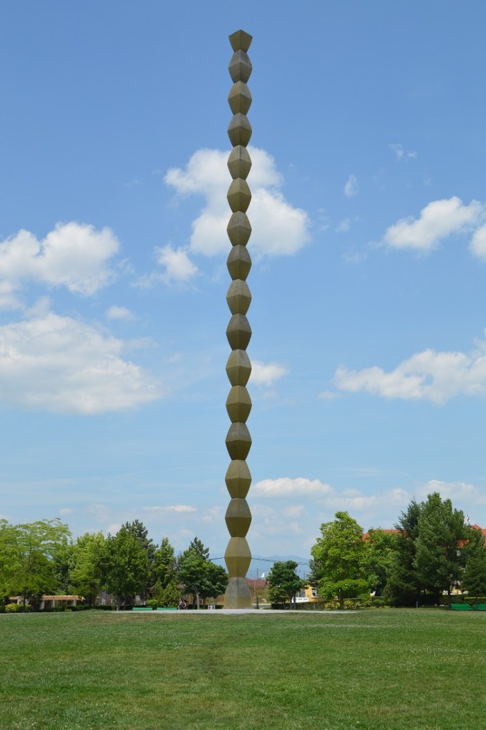 La columna infinta... - The infinity column...