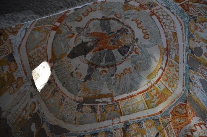 iglesia de santa maria en el cañon - st marys church in the canyon