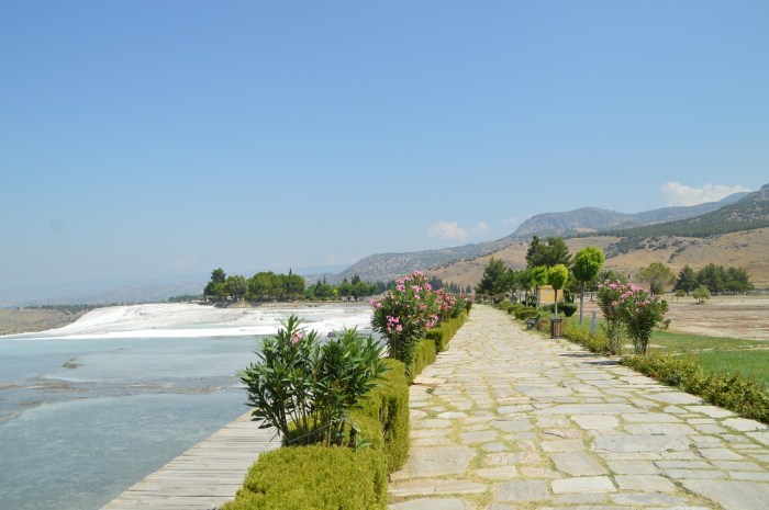 Paseo por Pamukkale - Walk in Pammukkale