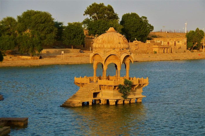 Atardecer en el lago de la ciudad - Sunset in the lake of the city
